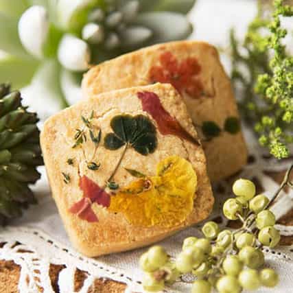 結婚式プチギフトにお花のクッキー