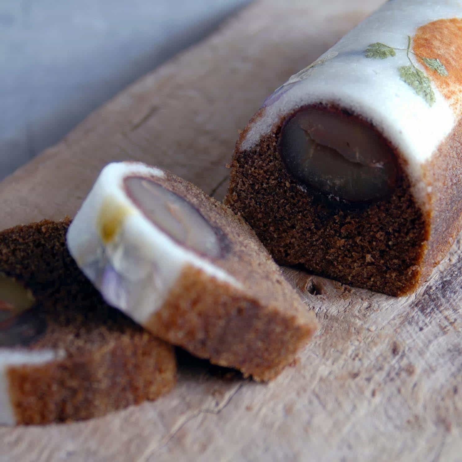 秋冬限定、栗とほうじ茶のモダンな菓子