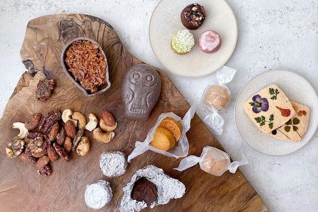 バレンタイン限定チョコフクロウと焼菓子のセット