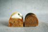 サンボ（黒糖味）のしっとり断面。真っ白な軽羹と桜島小みかんを混ぜたふくれ生地の二層が特徴の「コミカン」の断面。色味と香りの魅力が伝わる詰め合わせです。