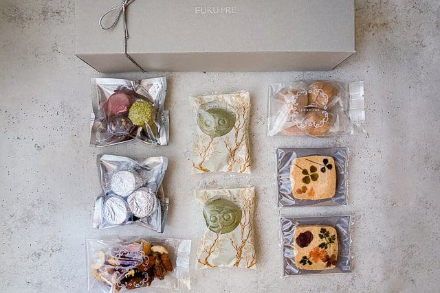 個包装のお菓子を詰め合わせたFUKU+REのギフトセット。お礼やお返しの上品なスイーツに最適。