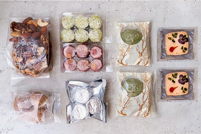 ナッツや焼き菓子、緑茶菓子などを個包装で詰め合わせたFUKU+REギフト。お礼やお返しに最適。