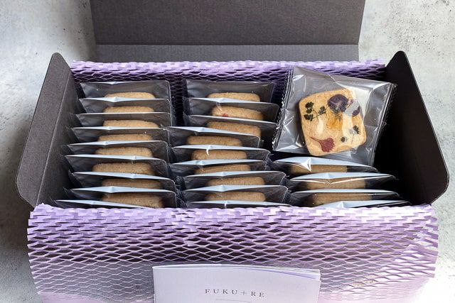 食べられるお花、エディブルフラワーのクッキー