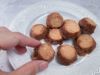 鹿児島土産に人気のお菓子「克灰袋」に入った喜界島純黒糖と胡桃のクッキーです。